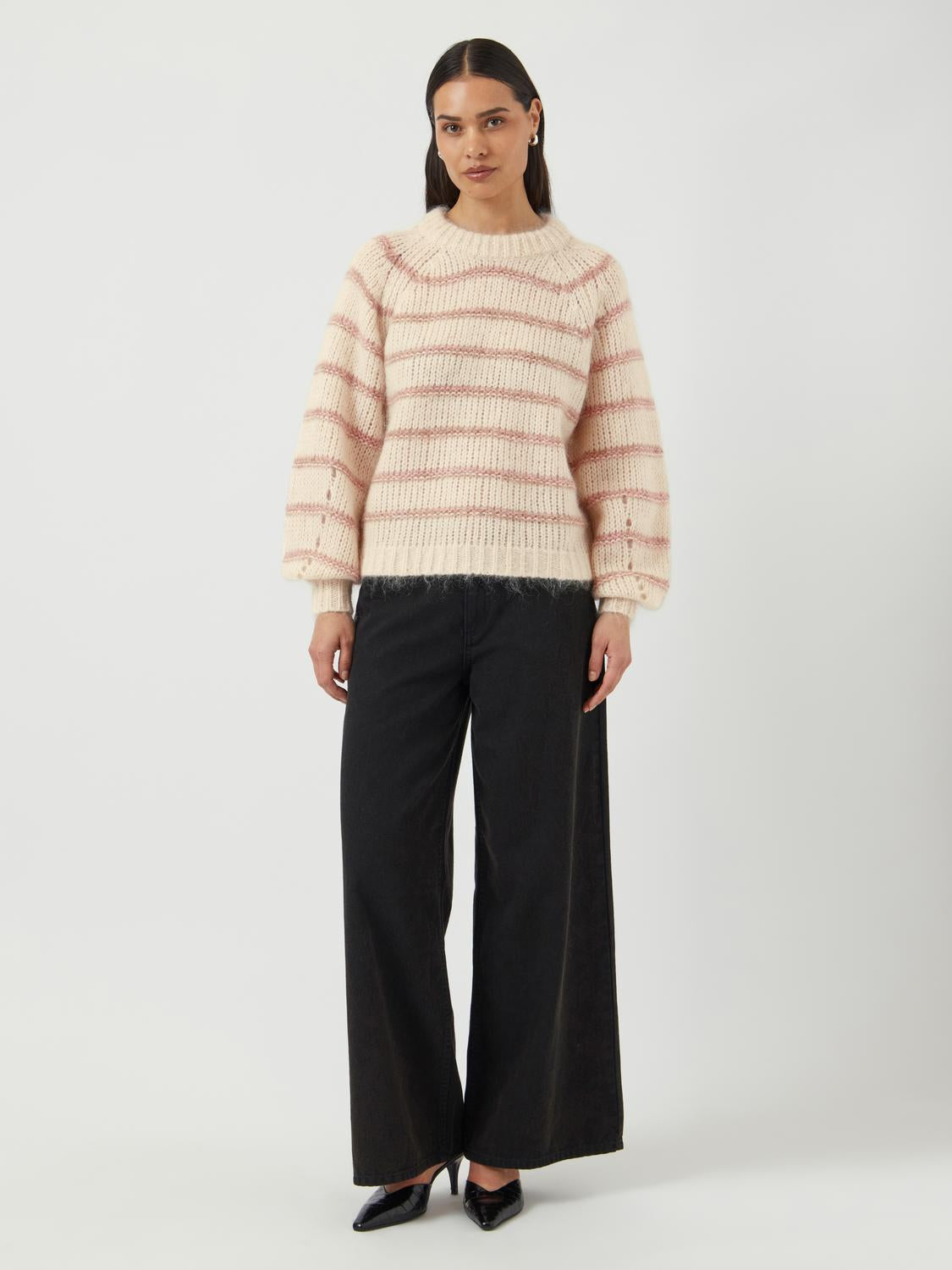 model_shot-front_full